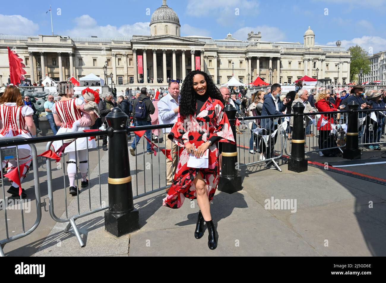 Michelle Ackerley, présentatrice aux célébrations de la St George à Trafalgar Square, Londres, Royaume-Uni. - 23 avril 2022. Banque D'Images