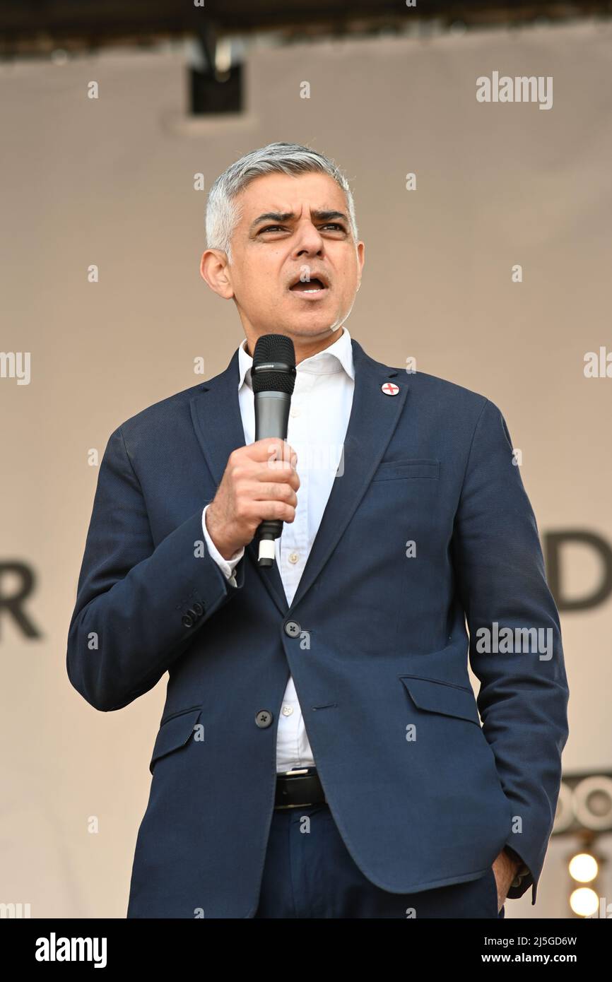 Conférenciers le maire de Londres, Sadiq Khan, assiste aux célébrations de la St George à Trafalgar Square, Londres, Royaume-Uni. - 23 avril 2022. Banque D'Images