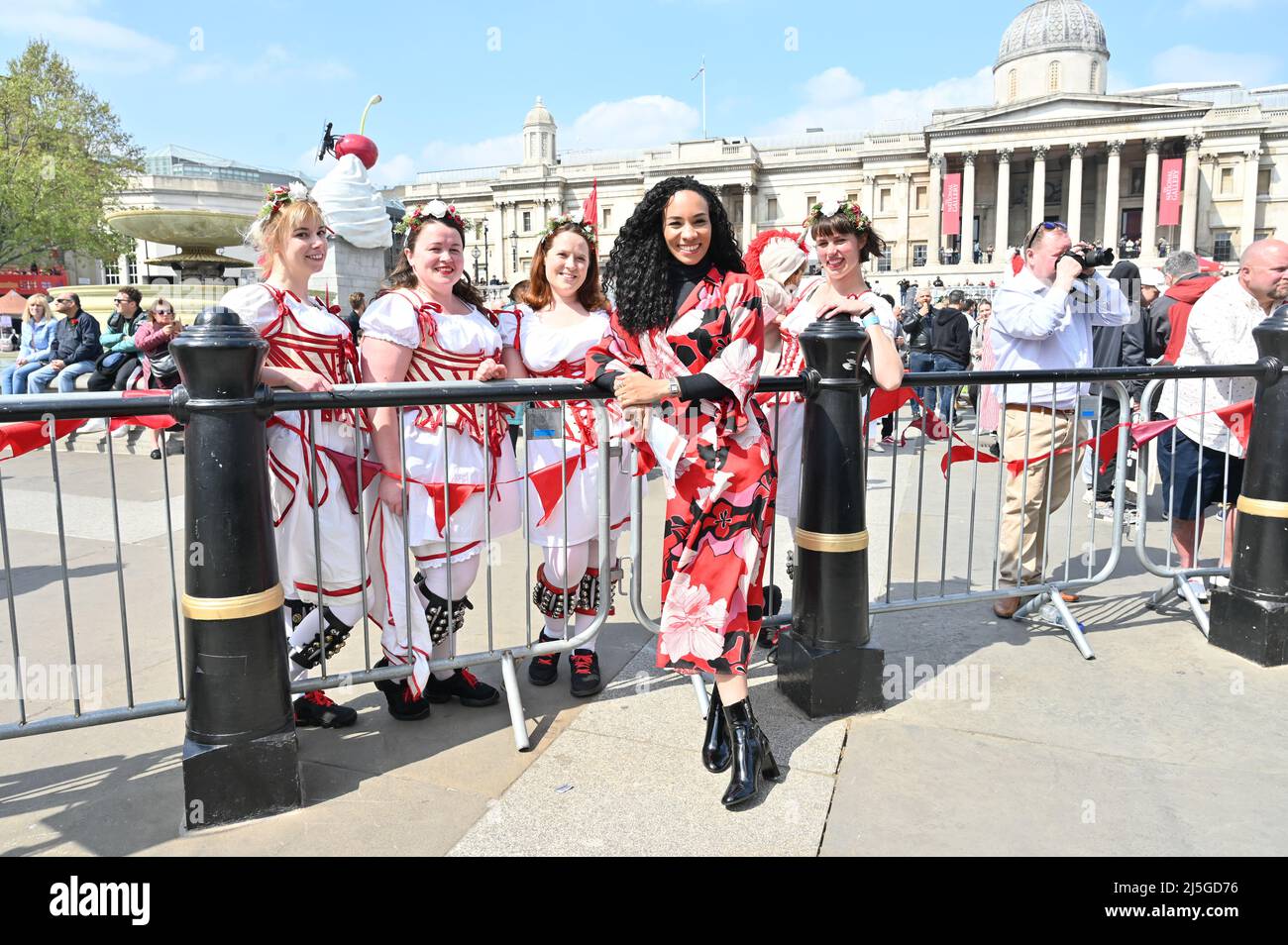 Michelle Ackerley, présentatrice aux célébrations de la St George à Trafalgar Square, Londres, Royaume-Uni. - 23 avril 2022. Banque D'Images