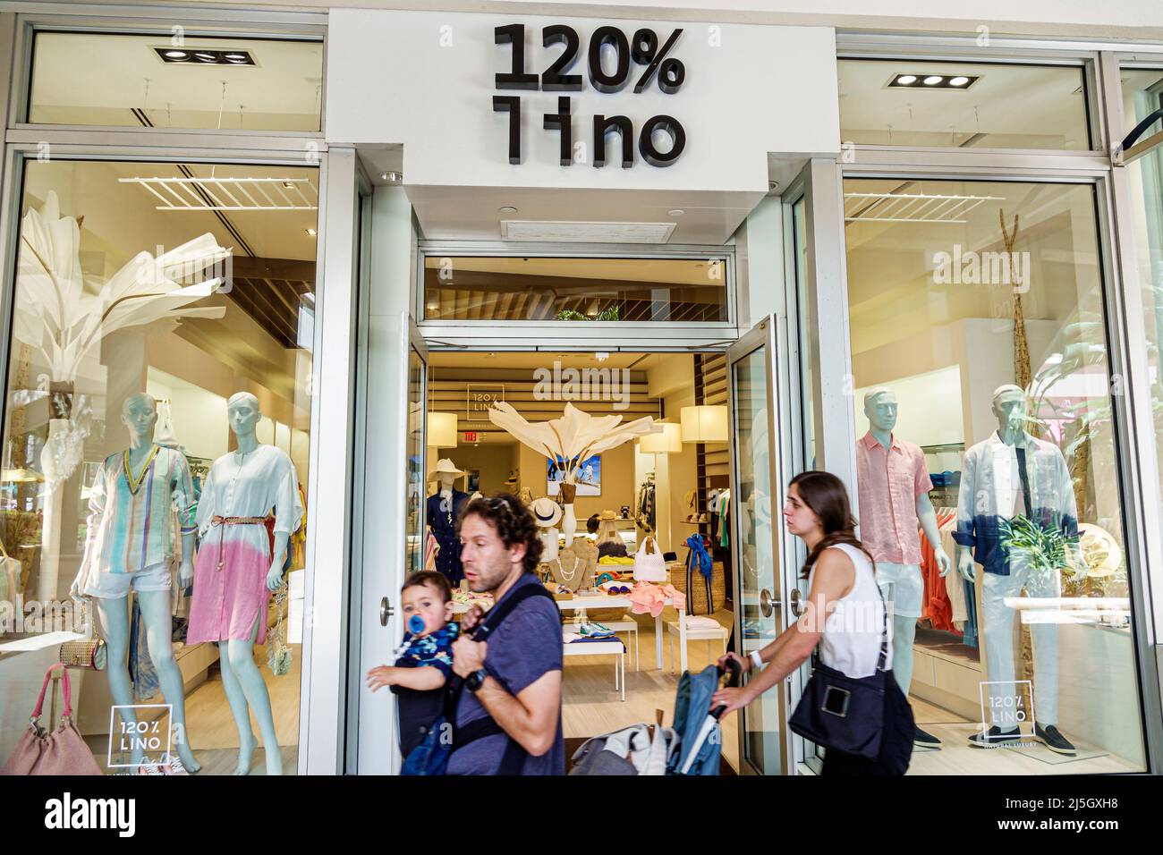 Miami Florida Coral Gables Shops au centre commercial extérieur haut de gamme Merrick Park à l'extérieur de l'entrée extérieure linge de maison 120% famille Lino Banque D'Images