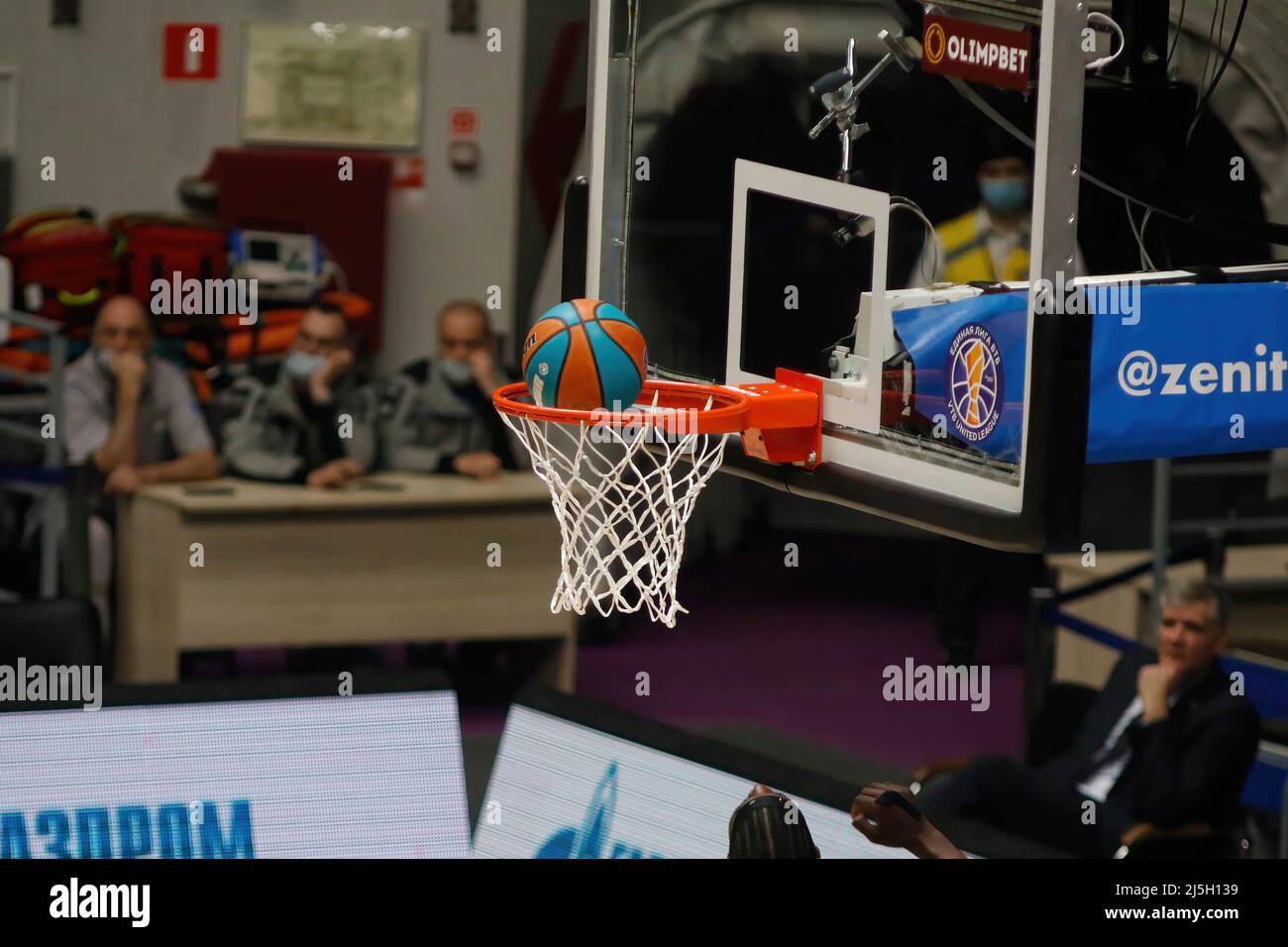 Saint-Pétersbourg, Russie. 23rd avril 2022. Basket-ball vu sur le ring lors des finales 1/4 du match de basket-ball de la VTB United League entre Zenit et Enisey à Sibur Arena. Note finale; Zenit Saint-Pétersbourg 104:55 Enisey Krasnoyarsk. Crédit : SOPA Images Limited/Alamy Live News Banque D'Images