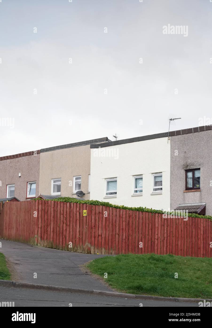 La maison de conseil a été abandonnée dans les pauvres maisons de logement, avec de nombreuses questions de protection sociale Banque D'Images