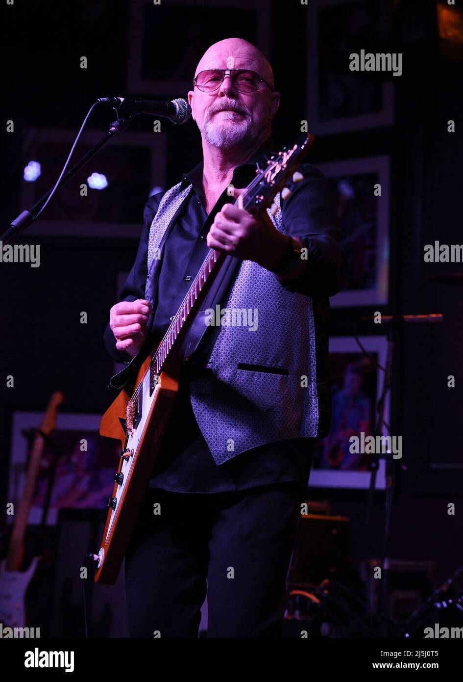 Boca Raton. 22nd avril 2022. Andy Powell de Wishbone Ash se produit au Funky Biscuit le 22 avril 2022 à Boca Raton, Floride. Crédit : Mpi04/Media Punch/Alamy Live News Banque D'Images