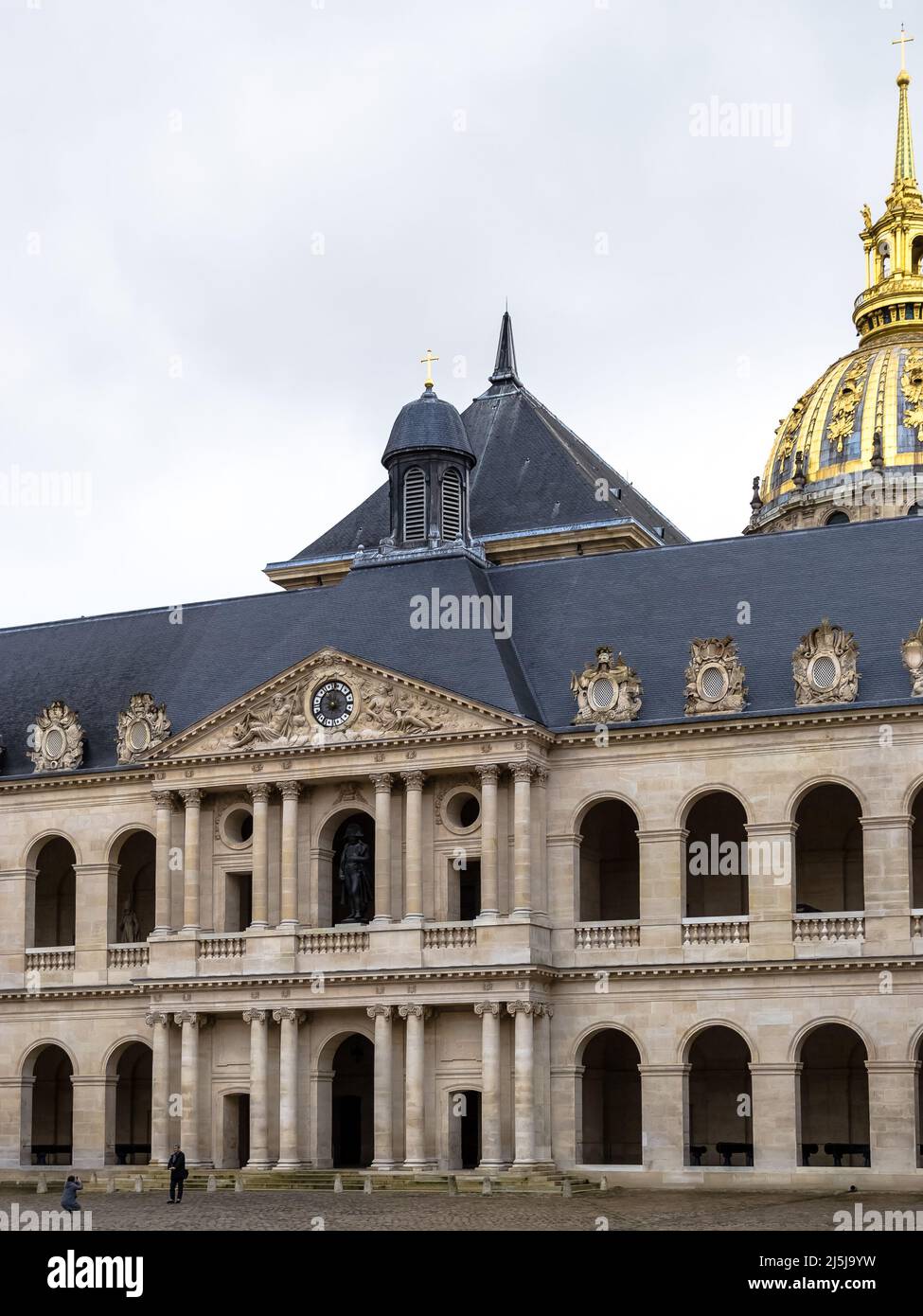 Détail architectural du Musée de l'Armée, musée militaire national de France situé aux Invalides, 7th arrondissement de Paris Banque D'Images