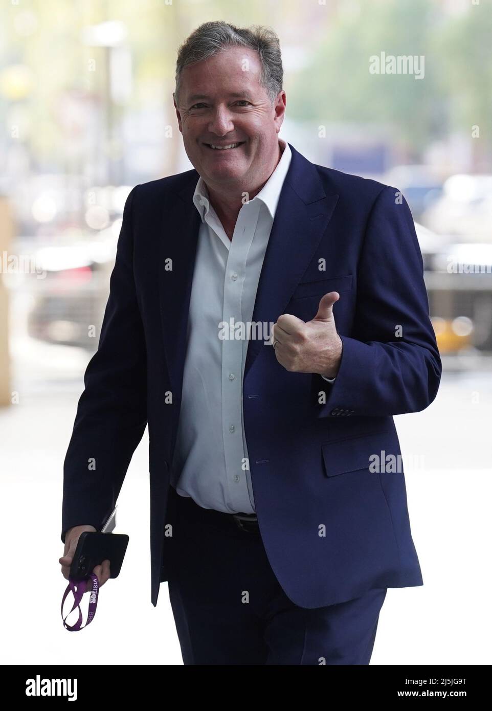 Piers Morgan arrive à la BBC Broadcasting House à Londres, pour apparaître sur le programme d'affaires courantes de BBC One, dimanche matin sous l'égide de Sophie Raworth. Date de la photo: Dimanche 24 avril 2022. Banque D'Images