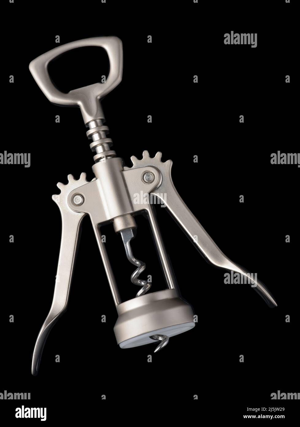 Vue de dessus de l'ouvre-bouteille à vis à ailettes en acier isolé sur le noir Banque D'Images