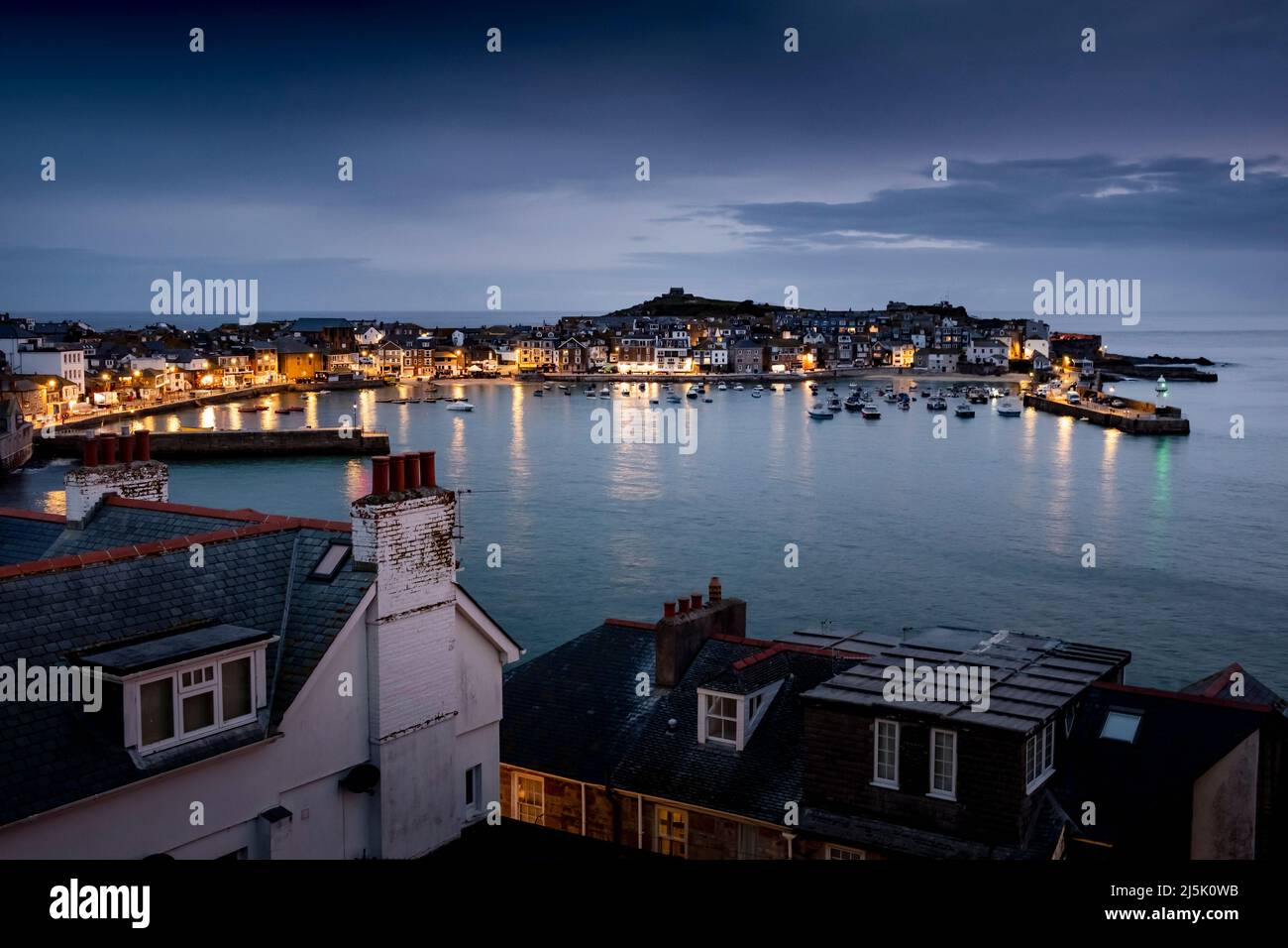 Port de St Ives à Dusk avec Smeatons Pier, cornwall, Royaume-Uni Banque D'Images
