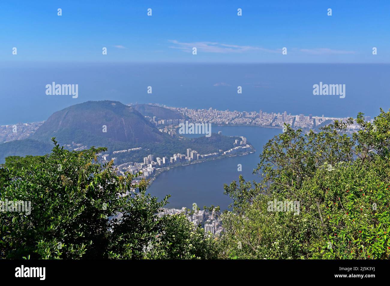 Vue panoramique sur le lagon de Rodrigo de Freitas, Rio Banque D'Images