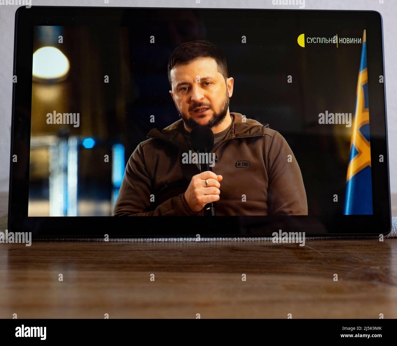 Une capture d'écran de la grande conférence de presse du président ukrainien Volodymyr Zelenskyy à la station de métro centrale Khreshchatyk Banque D'Images