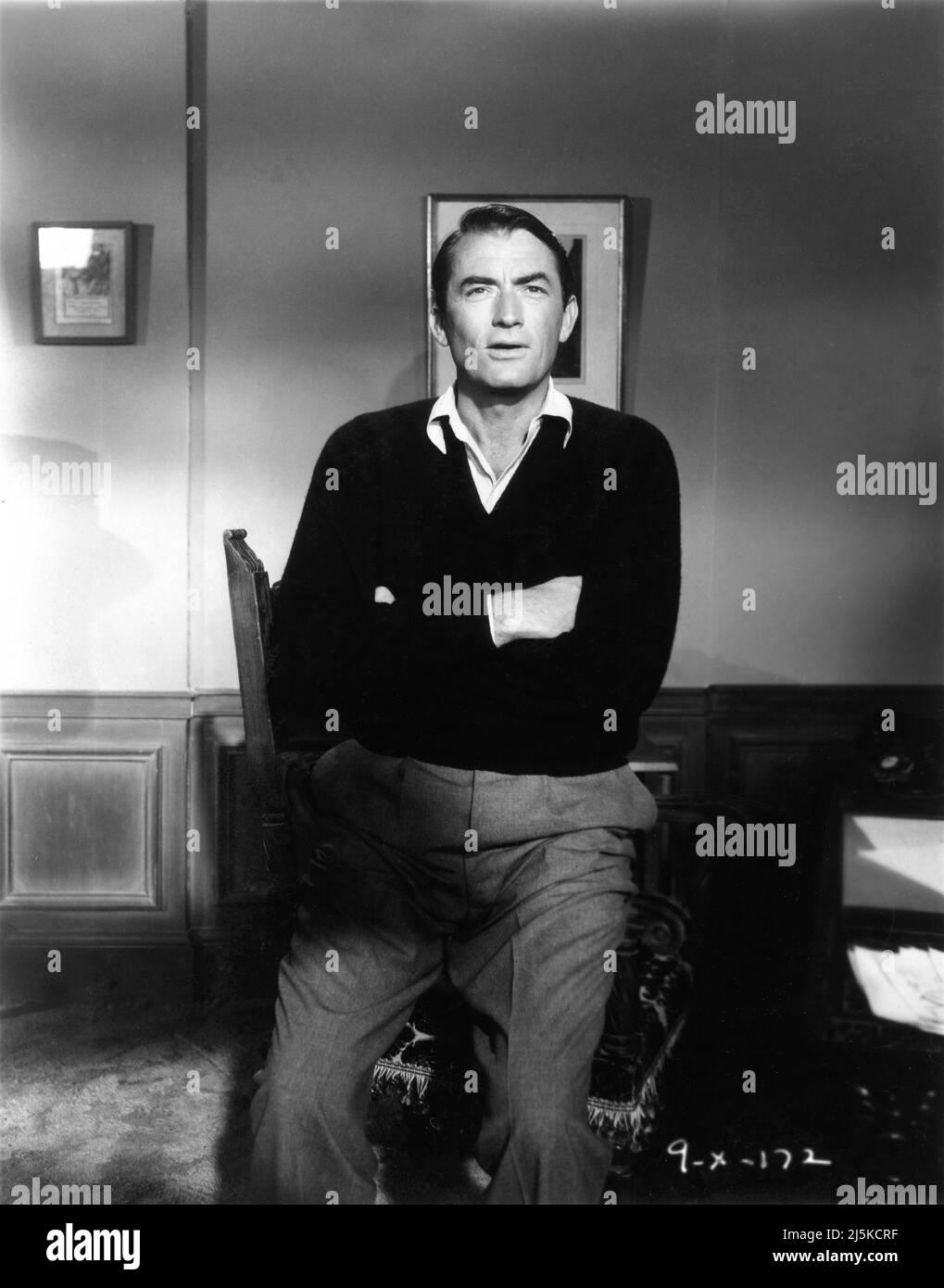 GREGORY PECK sur le set portrait franc pendant le tournage de L'INFIDÈLE réalisateur HENRY KING 1959 basé sur le livre de Sheilah Graham et Gerold Frank scénario Sy Bartlett musique Franz Waxman Jerry Wald Productions / XXème siècle Fox Banque D'Images