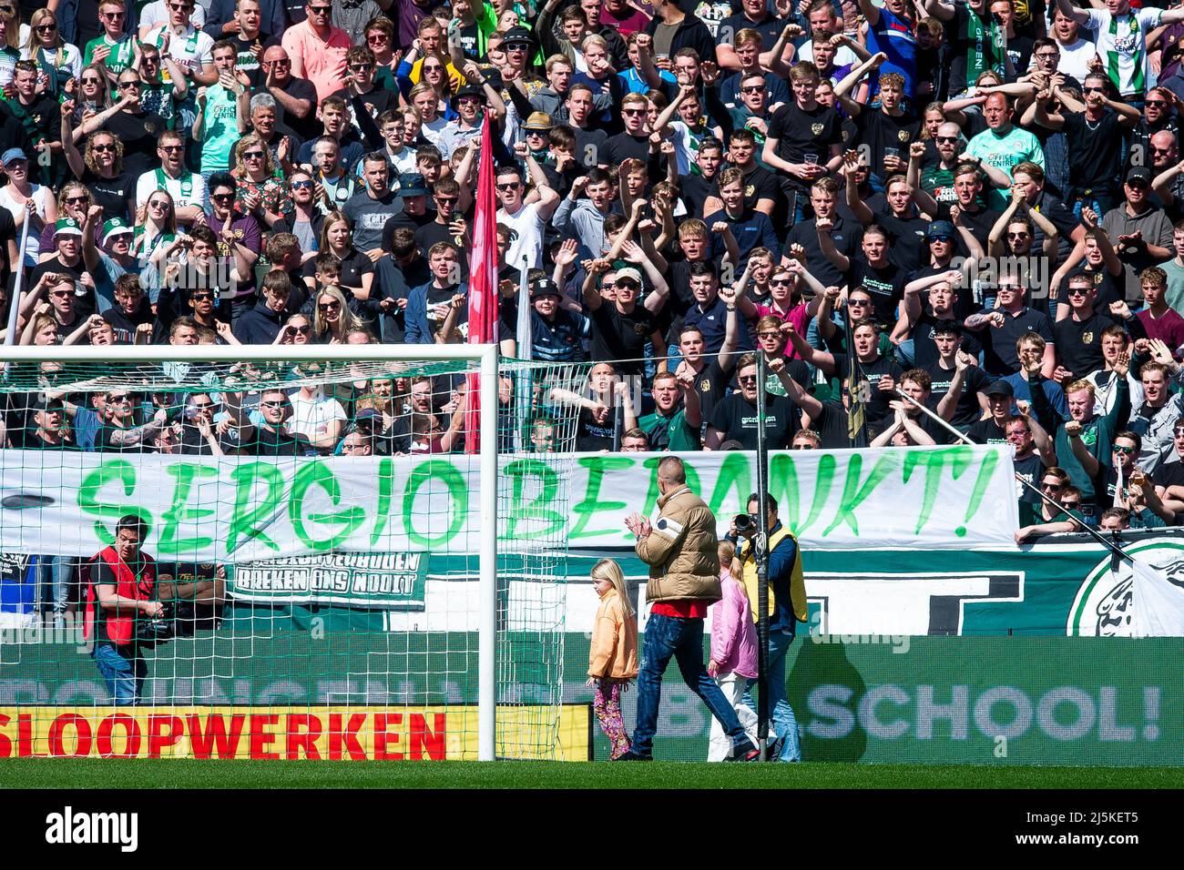 GRONINGEN - (lr) lors du match néerlandais Eredivisie entre le FC Groningen et Heracles Almelo au stade Euroborg, le 24 avril 2022 à Groningen, pays-Bas. ANP COR LASKER Banque D'Images