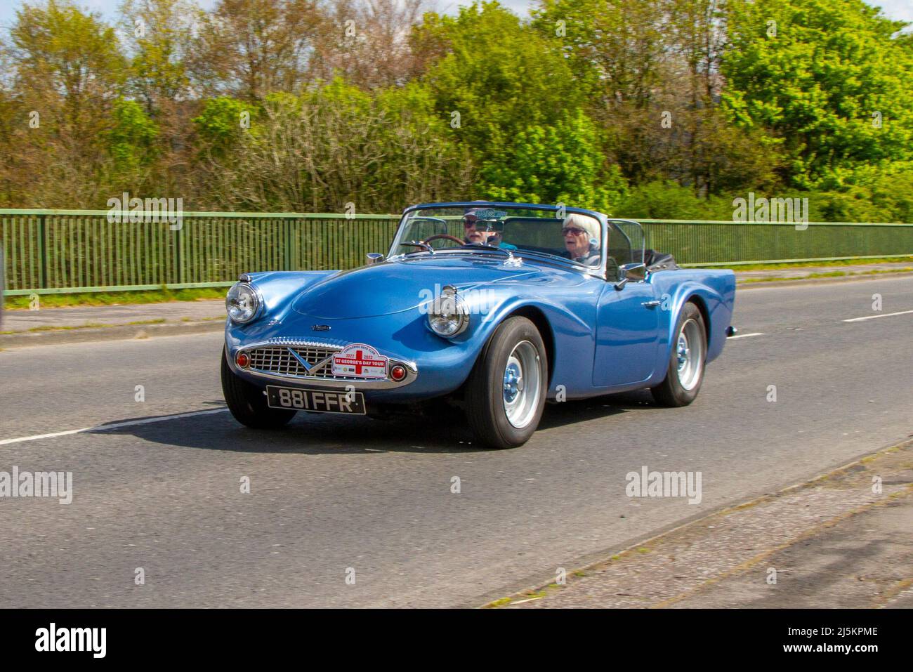 1963 60s Bleu soixante DAIMLER 2548cc essence cabriolet; Daimler 2,5 V8/V8-250, dernière voiture lancée par Daimler avant sa société mère, la Birmingham Small Arms Company (BSA), la vendait à Jaguar Cars en 1960 à Manchester, au Royaume-Uni Banque D'Images
