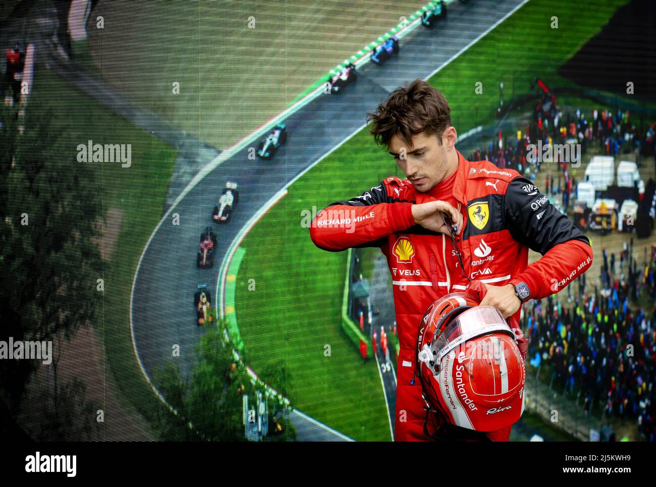 IMOLA - Charles Leclerc (16) de Ferrari après le Grand Prix d'Emilia Romagna F1 à Autodromo Enzo e Dino Ferrari le 24 avril 2022 à Imola, Italie. REMKO DE WAAL Banque D'Images