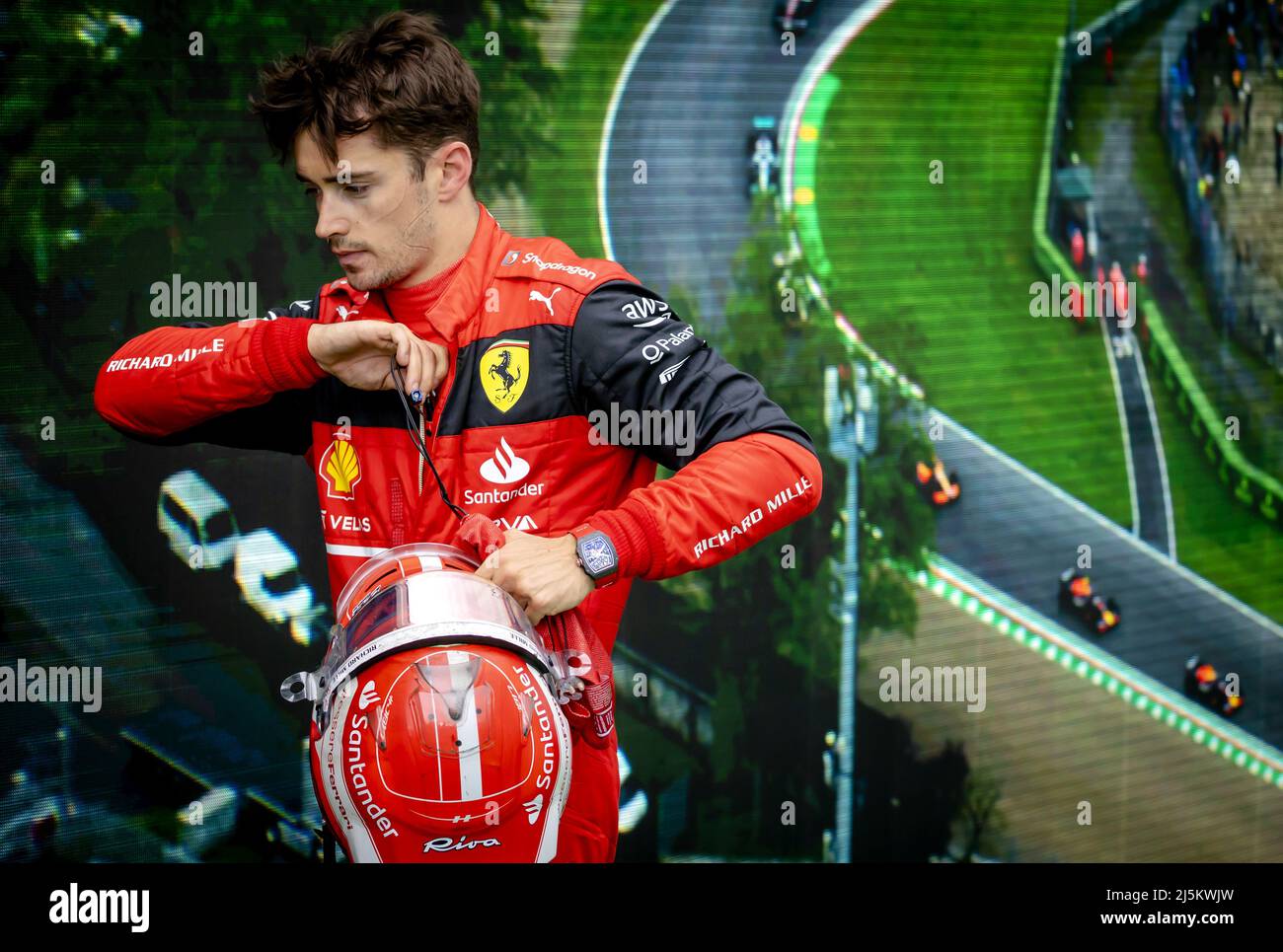 IMOLA - Charles Leclerc (16) de Ferrari après le Grand Prix d'Emilia Romagna F1 à Autodromo Enzo e Dino Ferrari le 24 avril 2022 à Imola, Italie. REMKO DE WAAL Banque D'Images