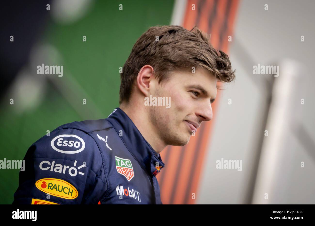IMOLA - Max Verstappen (1) d'Oracle Red Bull Racing sur le podium après avoir remporté le Grand Prix Emilia Romagna F1 à Autodromo Enzo e Dino Ferrari le 24 avril 2022 à Imola, Italie. REMKO DE WAAL Banque D'Images