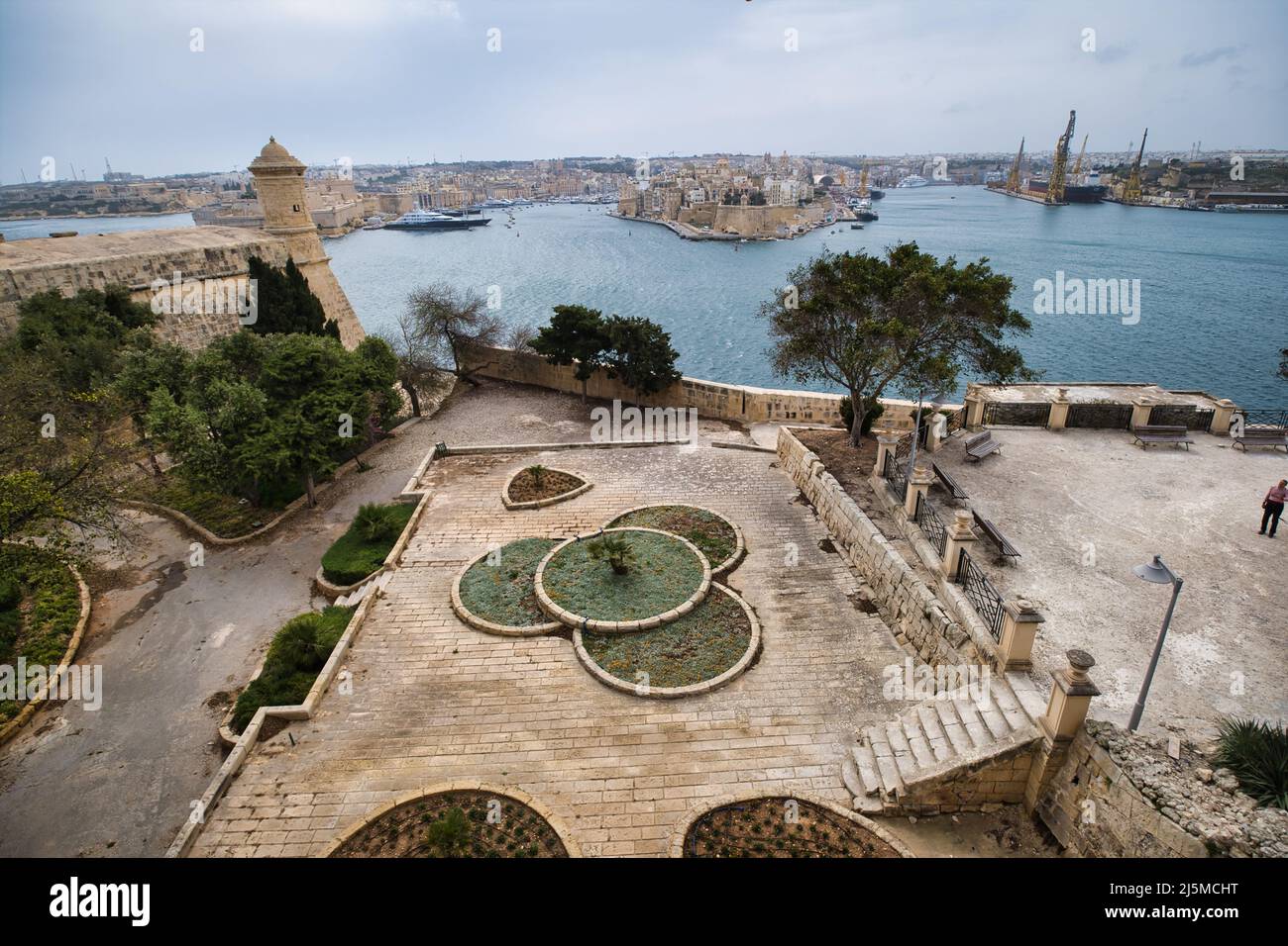 Vue panoramique sur une place dans les jardins Herbert Ganado de la Valette Banque D'Images