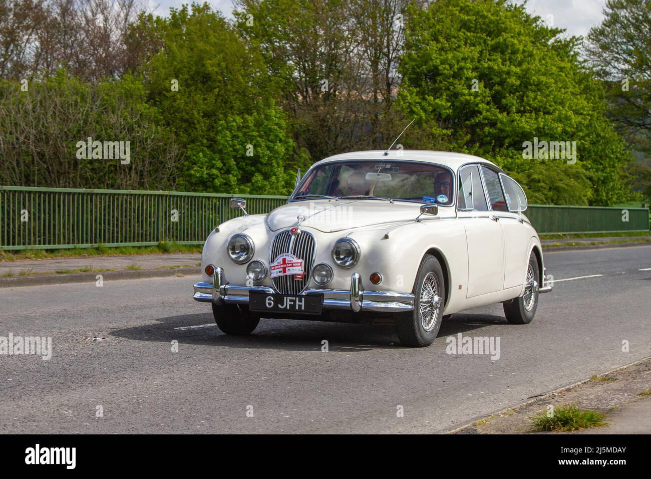 1960 60s années 60 Jaguar MK II 3442cc essence 4dr blanc, berline quatre portes ; Jaguar Mark 2 une berline sport de luxe de taille moyenne construite de fin 1959 à 1967. Banque D'Images