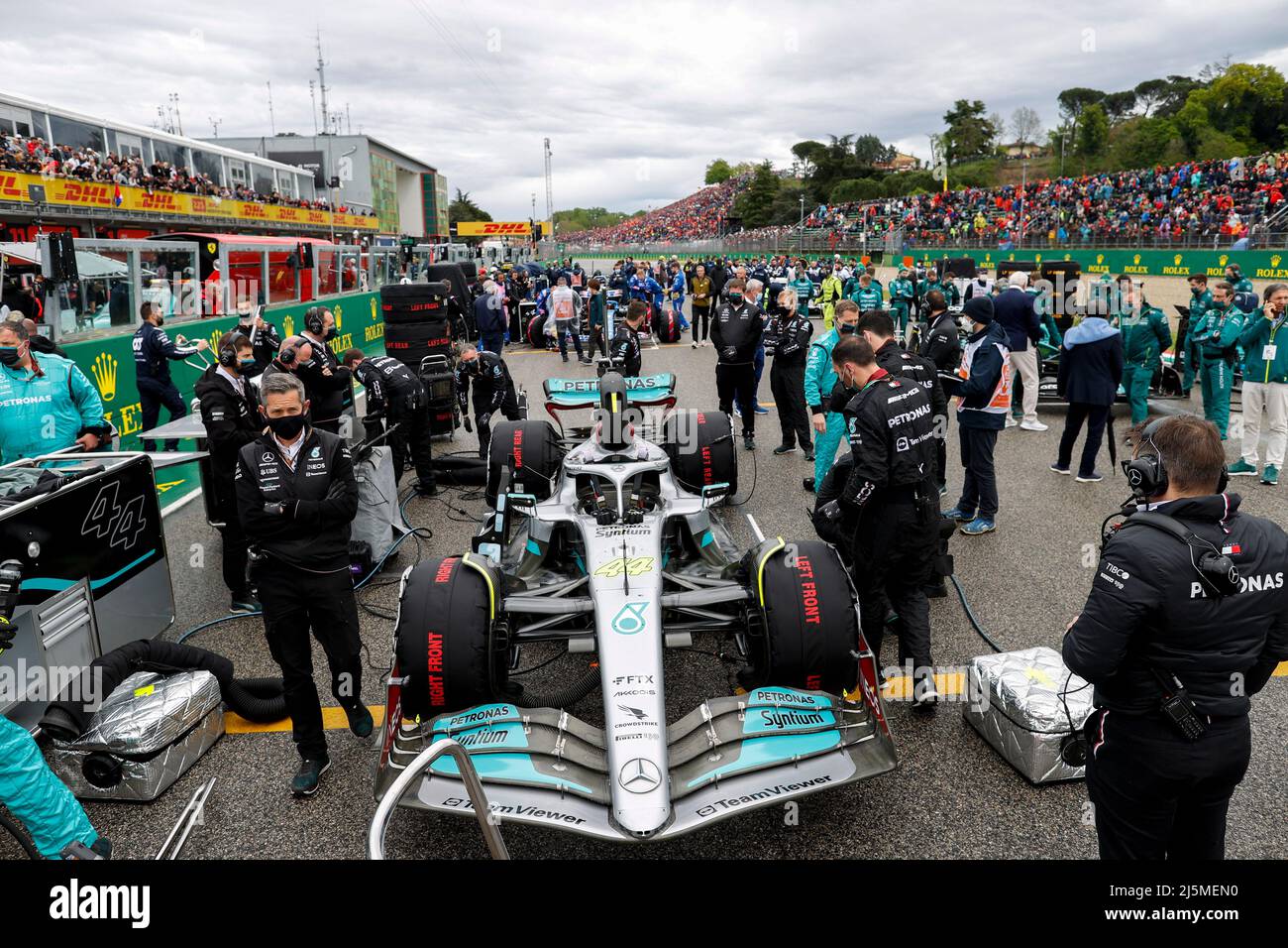 Imola, Italie. 24th avril 2022. Voiture du #44 Lewis Hamilton (GBR, Mercedes-AMG Petronas F1 Team), Grand Prix d'Émilie-Romagne F1 à Autodromo Enzo e Dino Ferrari le 24 avril 2022 à Imola, Italie. (Photo par HIGH TWO) Credit: dpa/Alay Live News Banque D'Images