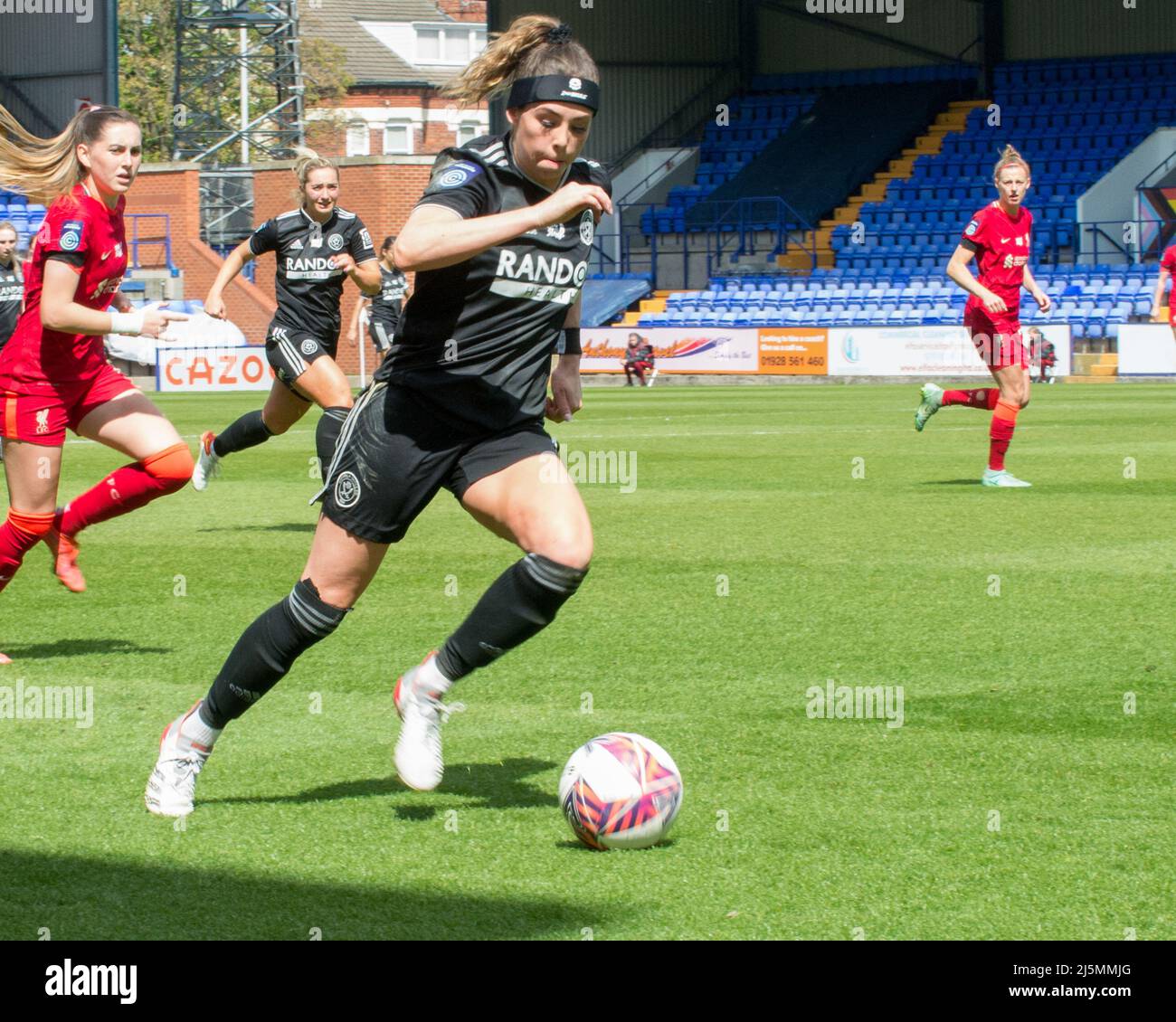 Birkenhead, Royaume-Uni. 24th avril 2022. Liverpool Women FC V Sheffield United, à Prenton Park, Liverpool, remporte 6-1, et reçoit le trophée FA Women's Championship. Lors du match de football Womens Championship entre Liverpool et Sheffield United à Prenton Park à Birkenhead, en Angleterre. Terry Scott/SPP crédit: SPP Sport Press photo. /Alamy Live News Banque D'Images