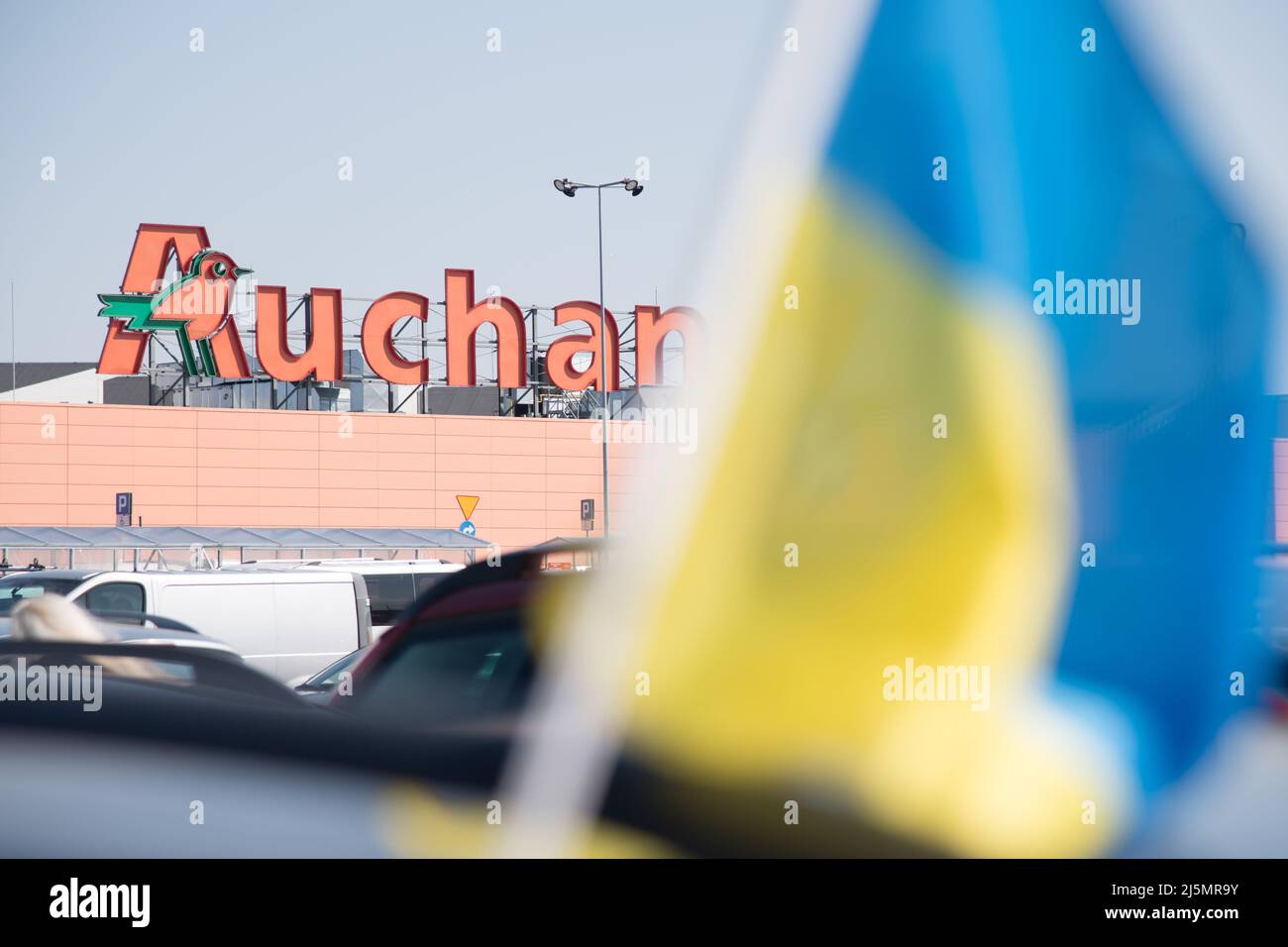 Protestation contre le financement de la guerre en Ukraine devant le marché d'Auchan à Gdansk, en Pologne. Avril 23rd 2022© Wojciech Strozyk / photo de stock d'Alay *** Lo Banque D'Images