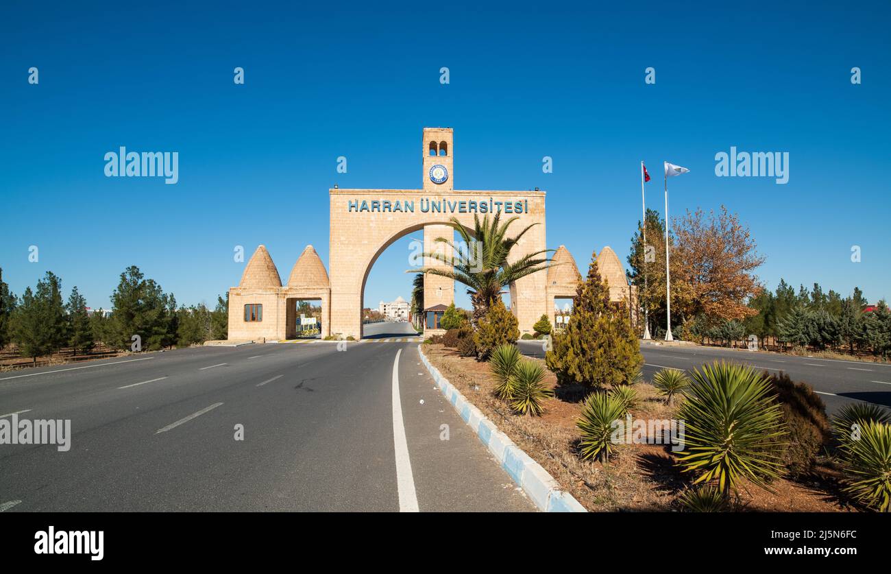 Porte d'entrée du campus de l'université de Harran. Banque D'Images