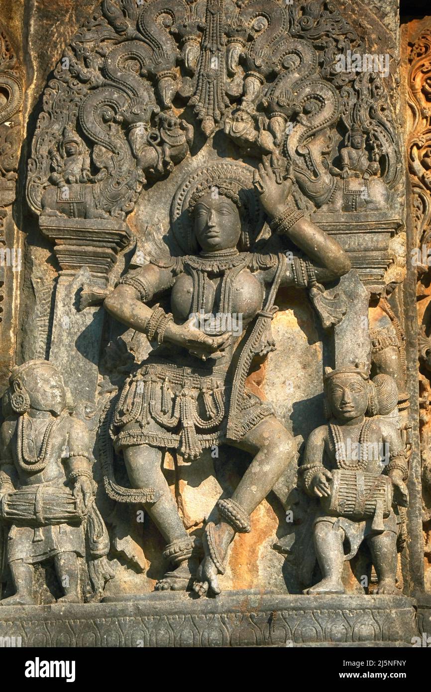 21 décembre 2021, Halebidu, Karnataka, Inde, œuvre de sculpture du Temple Hoysaleswara, temple hindou de 12th siècles dédié à Shiva. Banque D'Images