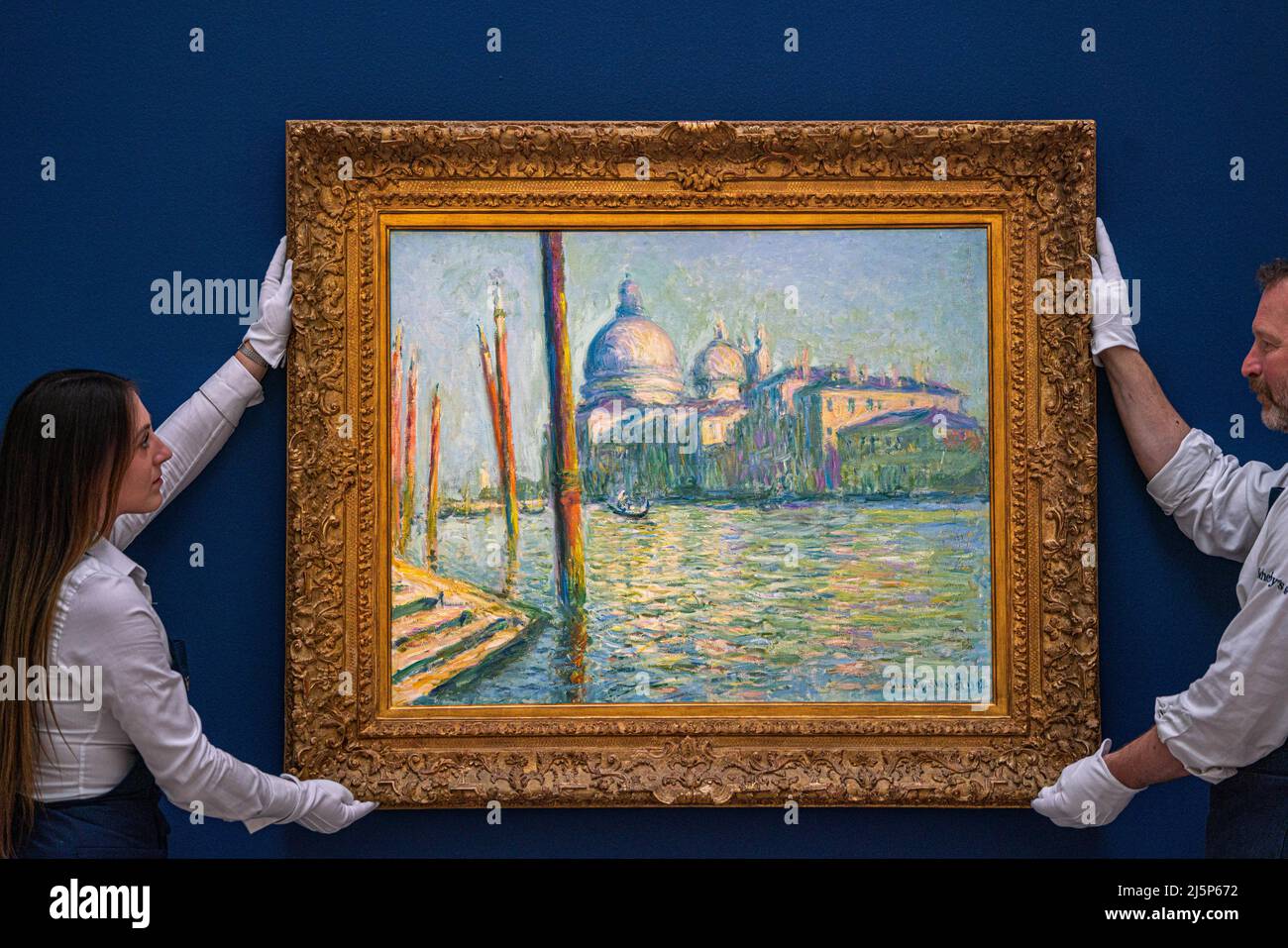 LONDRES, ROYAUME-UNI. 25 avril 2022 . Claude Monet, le Grand Canal et Santa Maria della Salute, 1908. Estimation dans la région de $50 millions. Aperçu des œuvres de Monet et Picasso à Sotheby's New Bond Street de la prochaine vente de la soirée moderne de New York. La vente a lieu le 17 mai crédit: amer ghazzal/Alamy Live News Banque D'Images