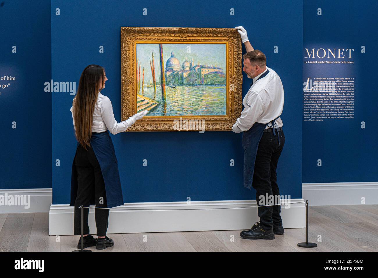 LONDRES, ROYAUME-UNI. 25 avril 2022 . Claude Monet, le Grand Canal et Santa Maria della Salute, 1908. Estimation dans la région de $50 millions. Aperçu des œuvres de Monet et Picasso à Sotheby's New Bond Street de la prochaine vente de la soirée moderne de New York. La vente a lieu le 17 mai crédit: amer ghazzal/Alamy Live News Banque D'Images