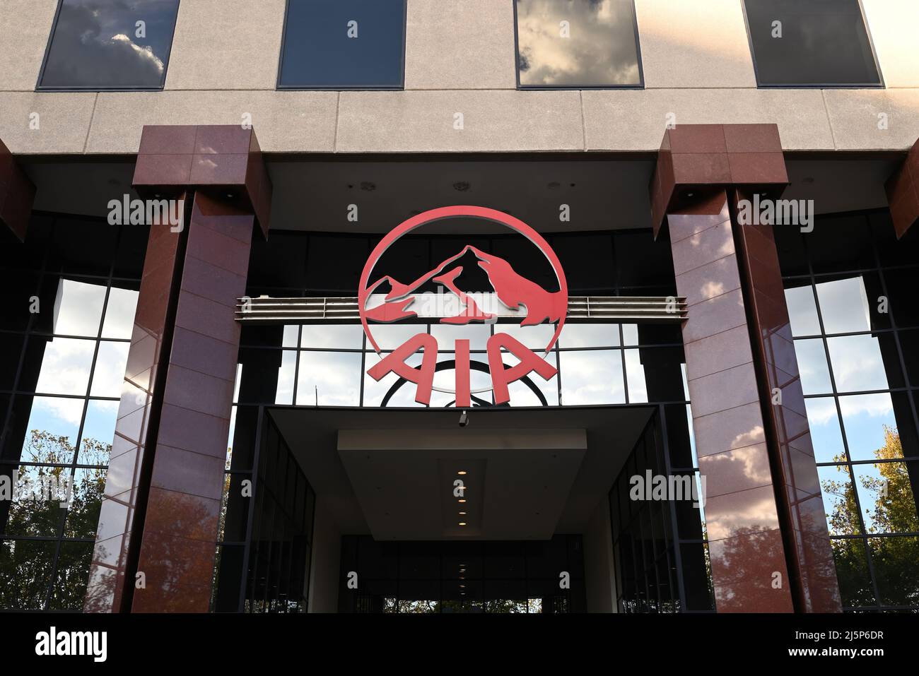 Logo du groupe AIA au-dessus de l'entrée du 509, rue St Kilda Banque D'Images