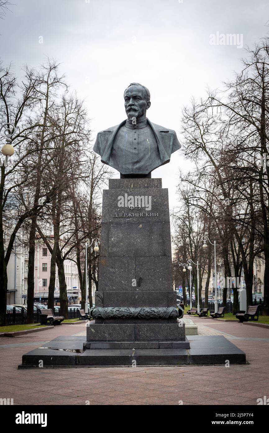 Minsk, Bélarus, 04.11.21. Monument à Felix Dzerzhinsky à Minsk, buste en bronze d'un révolutionnaire et officiel bolchevique. Banque D'Images