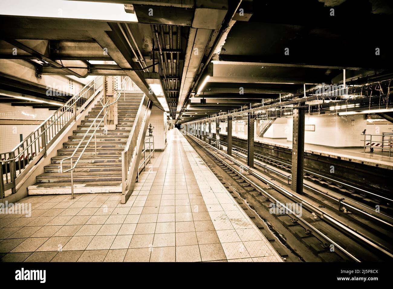 New York City 14th Street metro station sepia tone View, États-Unis d'Amérique Banque D'Images