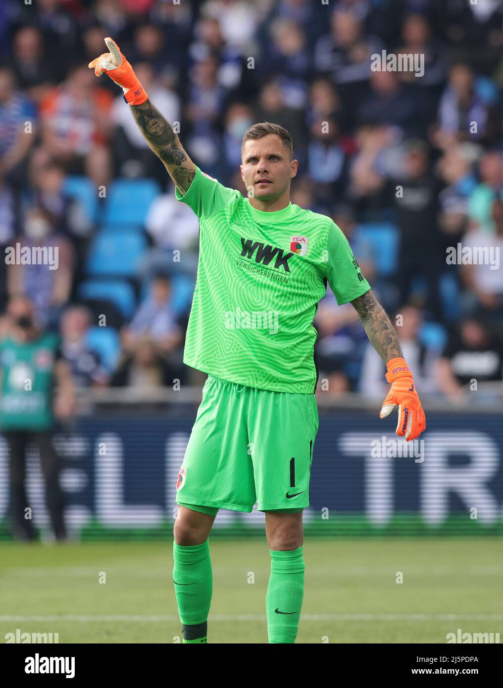 Bochum, Allemagne. 24th avril 2022. Firo : 24th avril 2022, Fuvuball, 1st Bundesliga, saison 2021/2022, VFL Bochum - FC Augsburg goalwart Rafal GIKIEWICZ, Augsbourg, demi-figure, geste crédit: dpa/Alay Live News Banque D'Images