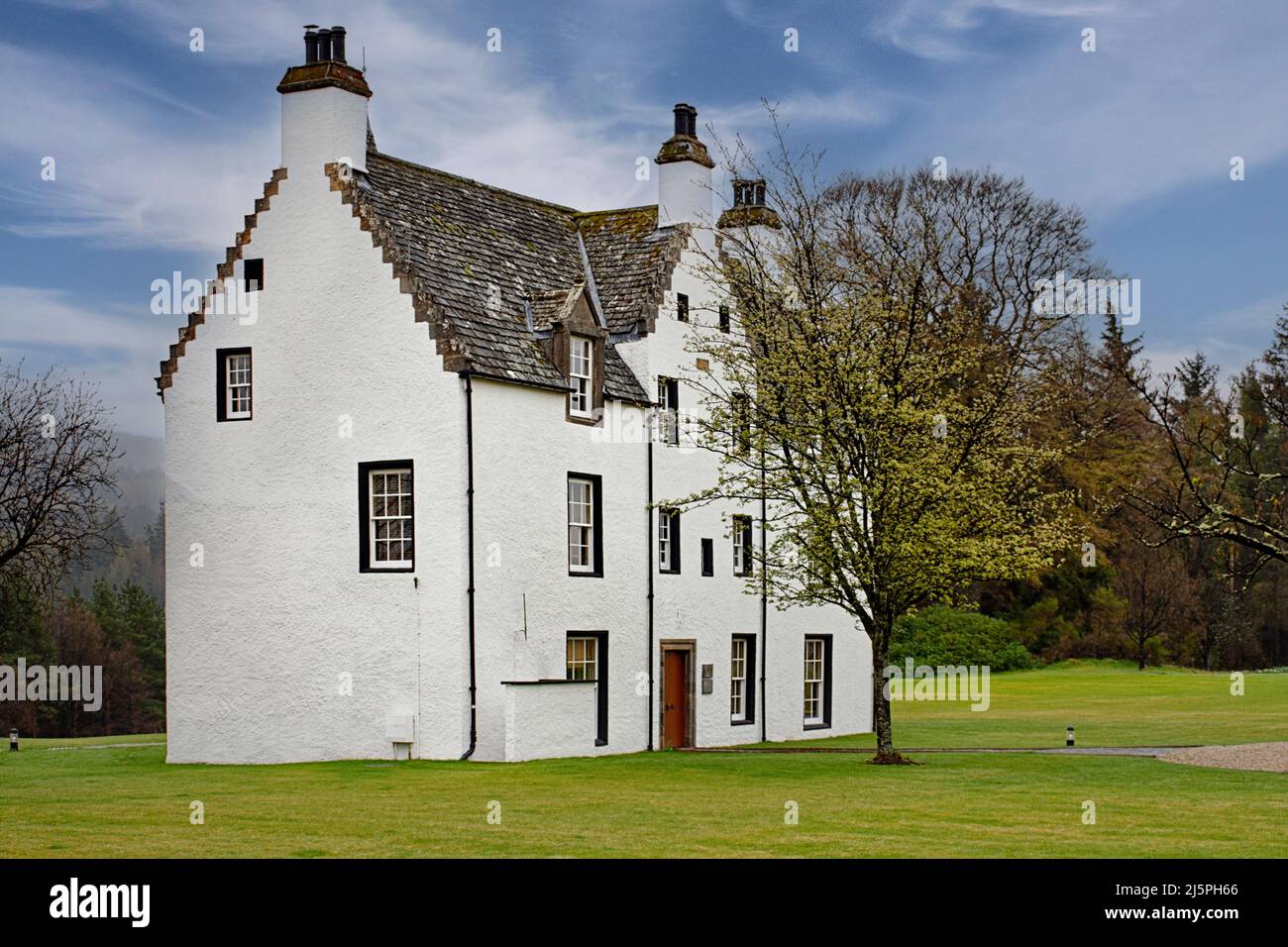 DISTILLERIE DE WHISKY MACALLAN CRAIGELLACHIE SCOTLANDTHE EASTER ELCHIES HOUSE AU PRINTEMPS Banque D'Images