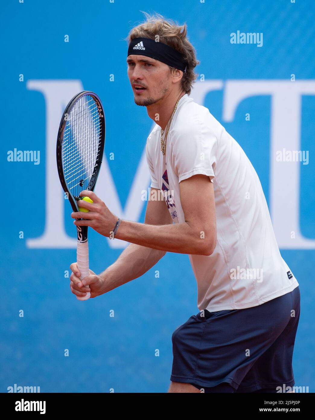 Munich, Allemagne. 25th avril 2022. Tennis: ATP Tour - Munich,  célibataires, hommes, pratique. Alexander Zverev, d'Allemagne, sur le  tribunal. Credit: Sven Hoppe/dpa/Alay Live News Photo Stock - Alamy