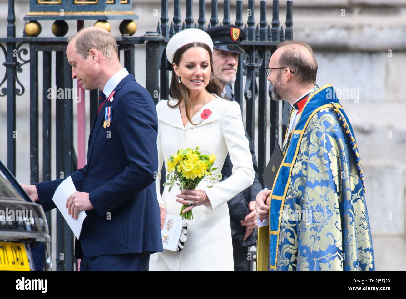 Londres, Royaume-Uni. 25 avril 2022. Le duc et la duchesse de Cambridge assistent au service de commémoration et de Thanksgiving commémorant la Journée de l'Anzac à l'abbaye de Westminster, Londres. Date de la photo: Lundi 25 avril 2022. Le crédit photo devrait se lire: Matt Crossick/Empics/Alamy Live News Banque D'Images