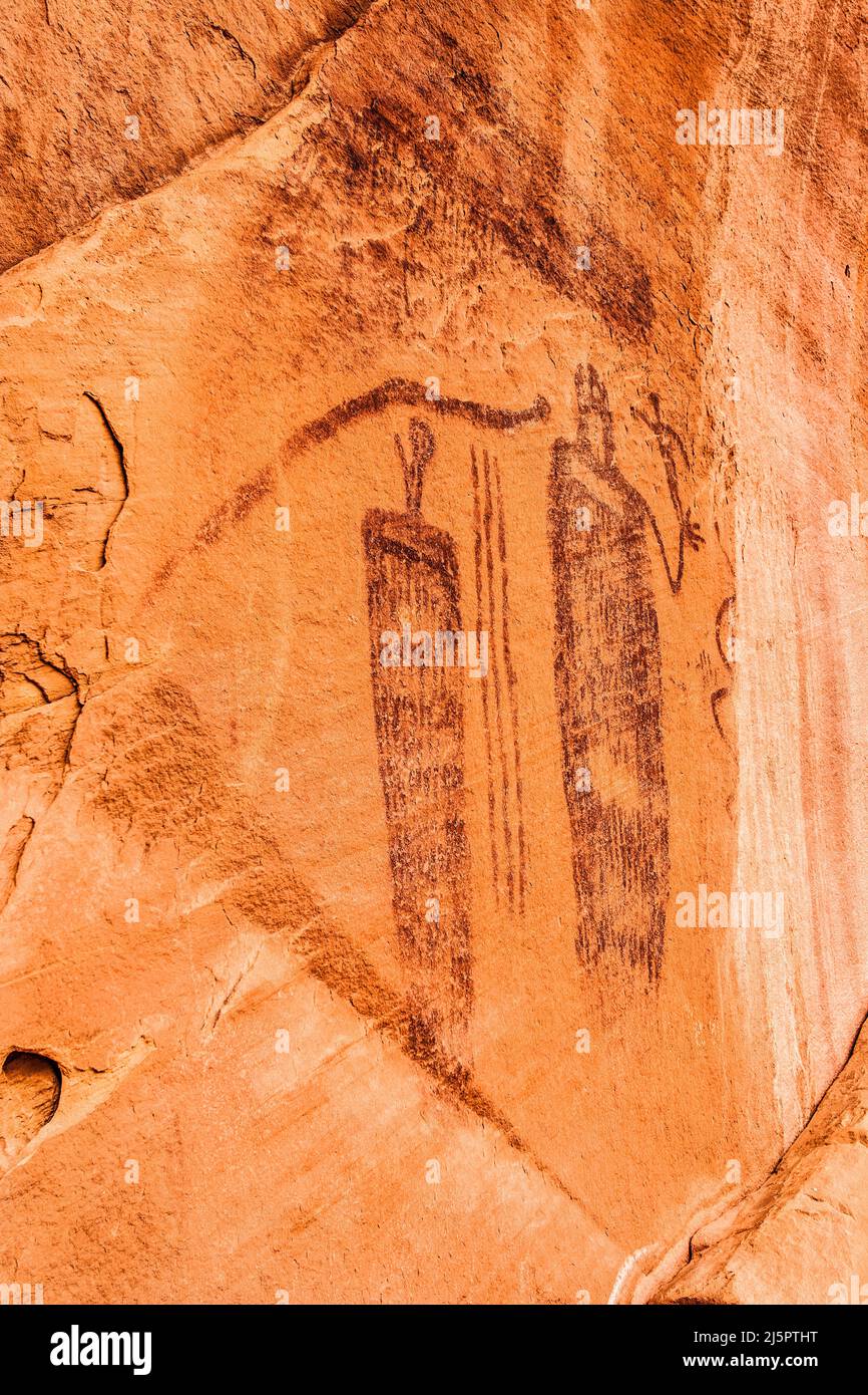 Le panneau de Pictographe de Snake Man est situé en hauteur sur un mur de grès dans Seven Mile Canyon près de Moab, Utah. Les peintures ont été faites dans la barrière Canyo Banque D'Images