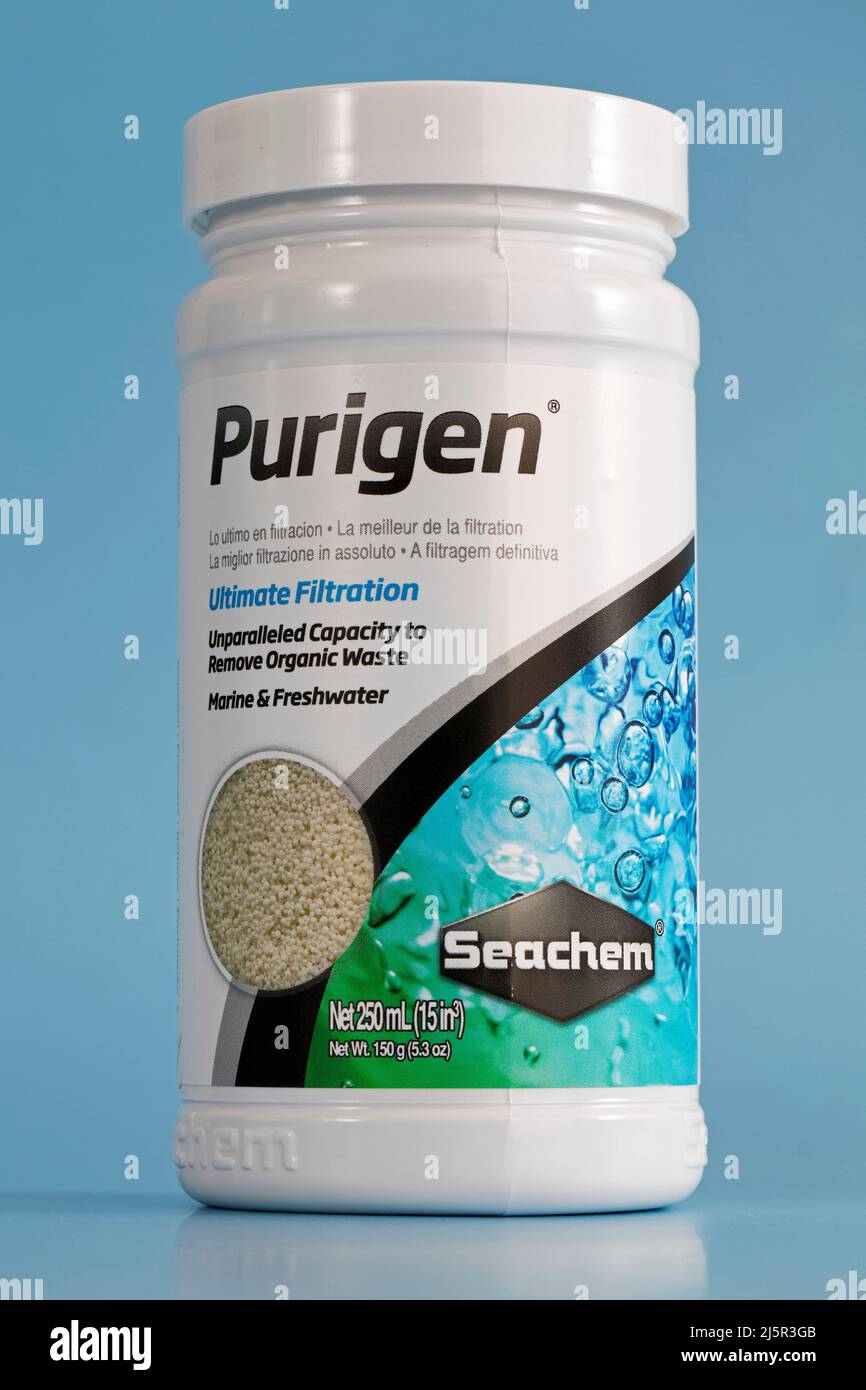 Purigen, produit chimique pour nettoyer l'eau de l'aquarium et pour éliminer les déchets organiques Banque D'Images