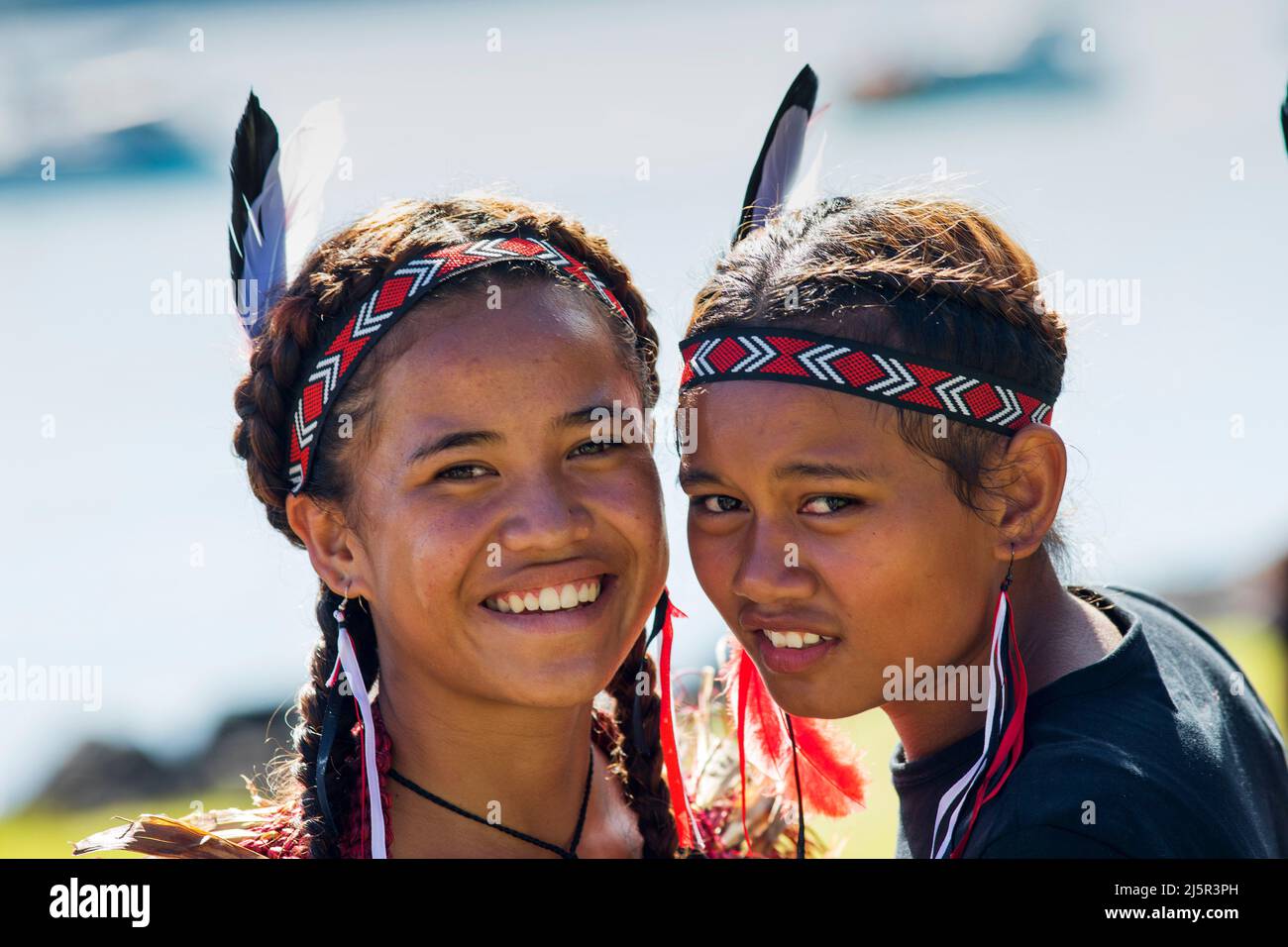 Les filles maories pendant la journée de Waitangi. La journée de Waitangi est la journée nationale de la Nouvelle-Zélande et commémore la signature, le 6 février 1840, du Traité de l'Ouest Banque D'Images