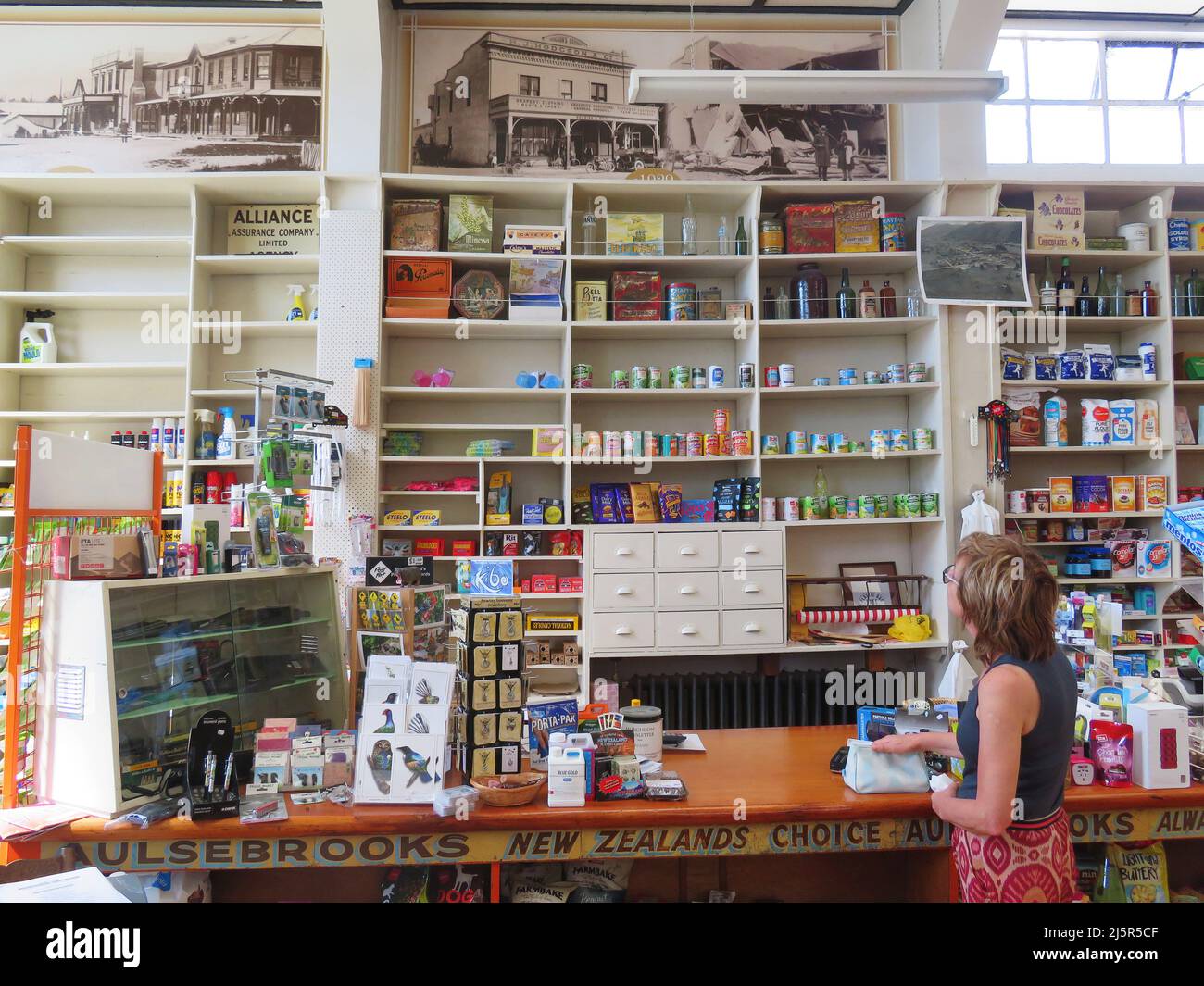 Nouvelle-Zélande - intérieur d'un magasin à Murchison, une ville de la région de Tasman, dans l'île du Sud de la Nouvelle-Zélande. C'est une ville de service rural pour le surr Banque D'Images