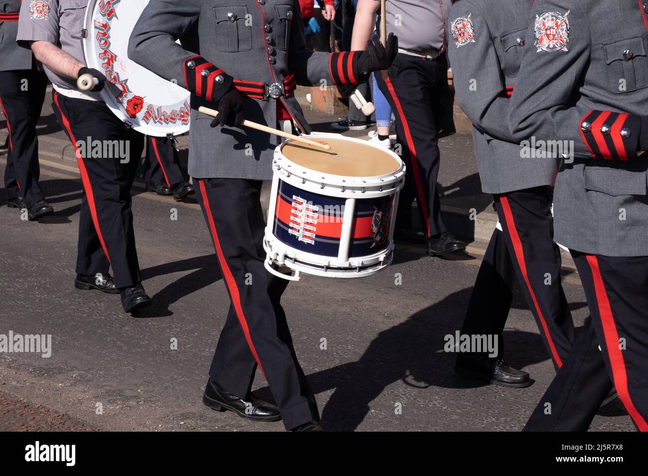 Ballymena, Irlande du Nord - 19 mars 2022 : Ahoghill Flute Band en défilé lors des célébrations annuelles de l'ordre Orange qui marquent Patrick's Day Banque D'Images