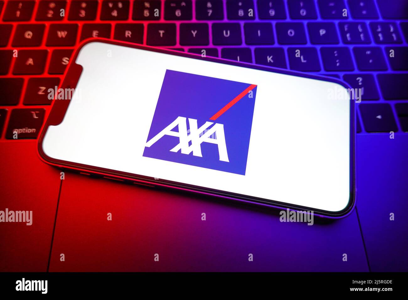 Chine. 25th avril 2022. Dans cette illustration, le logo AXA affiché sur un smartphone. (Photo de Sheldon Cooper/SOPA Images/Sipa USA) crédit: SIPA USA/Alay Live News Banque D'Images