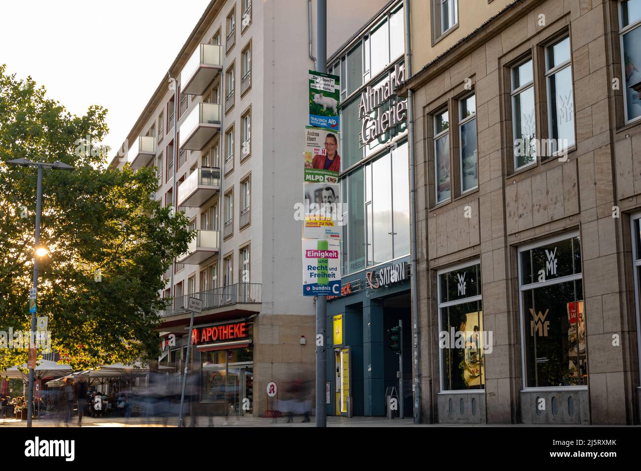 Affiches de campagne électorale de différents partis pour l'élection du Bundestag. Publicité en face du centre commercial Altmarkt Galerie. Démocratie Banque D'Images