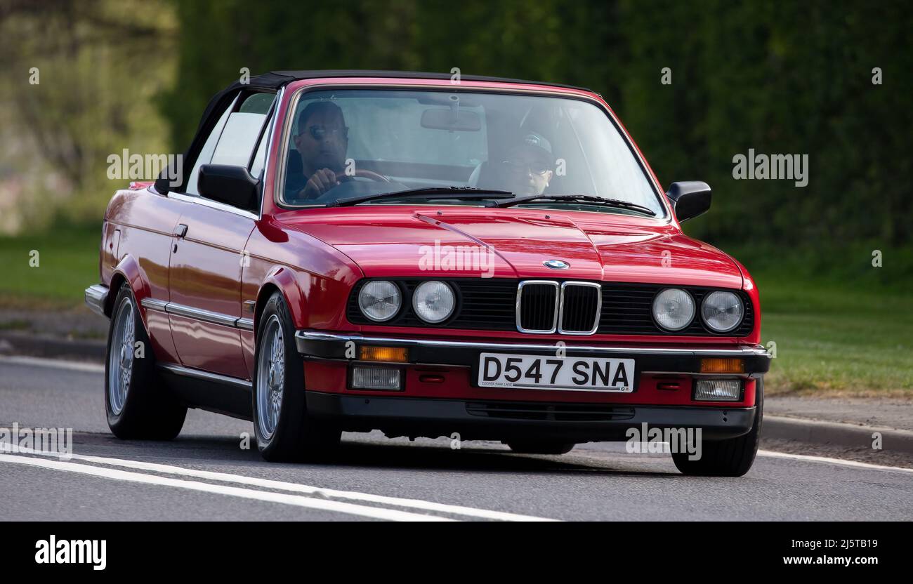 BMW rouge 1987 2494 cc Banque D'Images