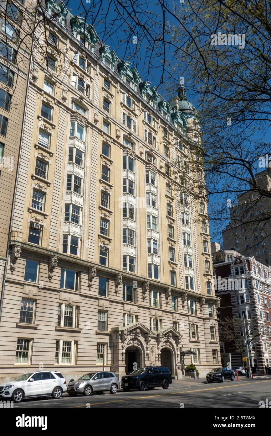 Le St. Urban Residential Building se trouve dans le quartier historique de CPW, New York, USA 2022 Banque D'Images