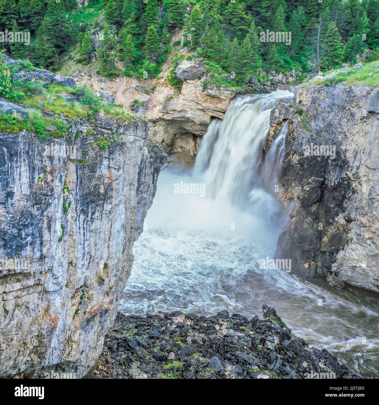 cascade à la rivière boulder chutes près de big timber, montana Banque D'Images