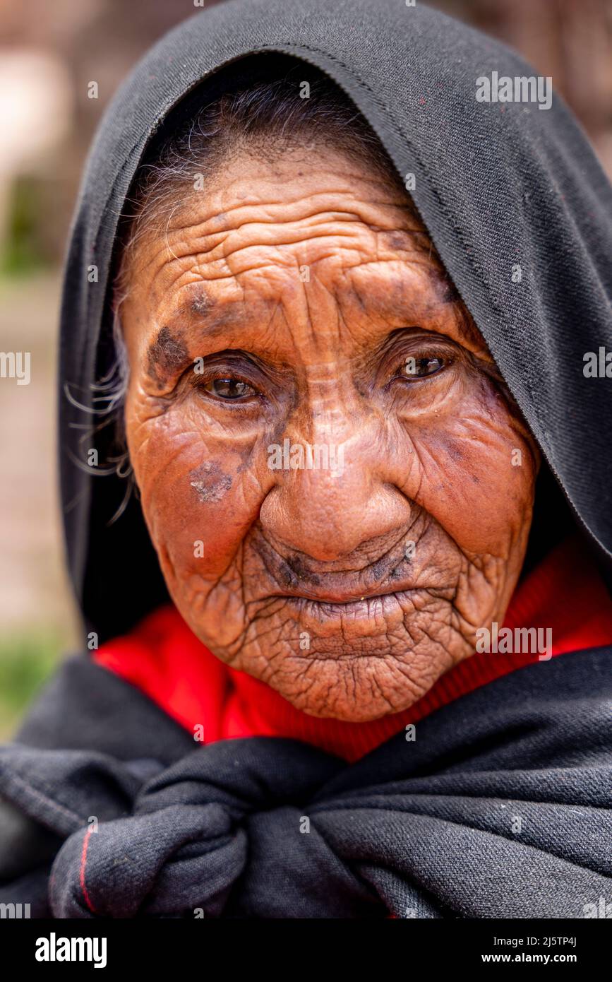 Portrait d'une femme Taquileno âgée, île Taquile, lac Titicaca, Puno, Pérou. Banque D'Images