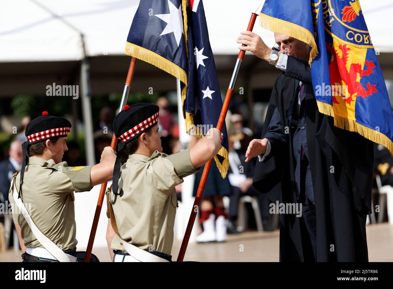 Sydney (Australie), le 25 avril 2022, le Service de commémoration est un service religieux avec des prières offertes par les chefs d'église et les commandants de la Force de défense australienne, ainsi qu'une allocution du Gouverneur de la Nouvelle-Galles du Sud lors du Service de commémoration de la Journée de l'ANZAC, le 25 avril 2022 à Sydney (Australie). Le United Drumhead Service a été présenté par des cadets du Scots College. La musique est fournie par le Scots College Pipes and Drums, New South Wales police concert Band accompagné du Sydney Welsh Choir. Banque D'Images