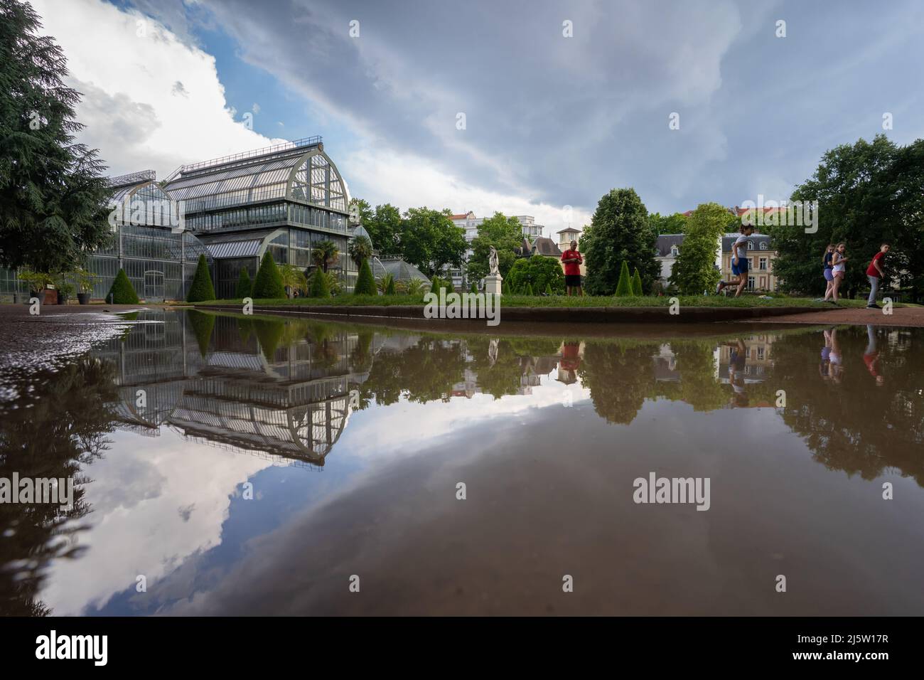Lyon, France, 4 juin 2020. La très belle serre du Parc de la tête d'Or. Banque D'Images Lyon, France, 4 juin 2020. La très belle serre du Parc de la tête d'Or. Banque D'Images