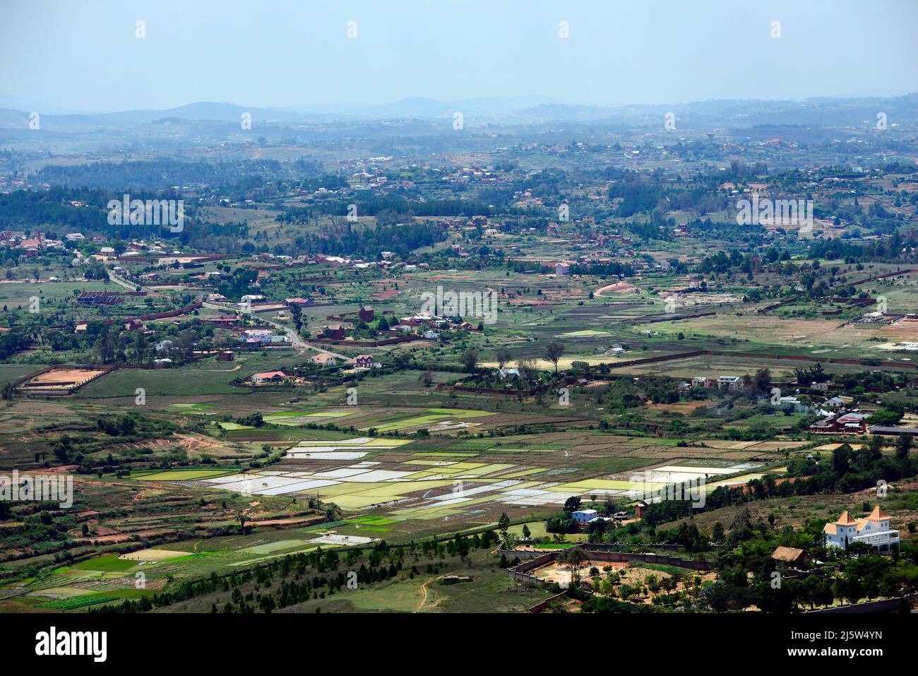 Paysages agricoles autour de la colline d'Ambohimanga, à la périphérie d'Antananarivo, Magagascar. Banque D'Images