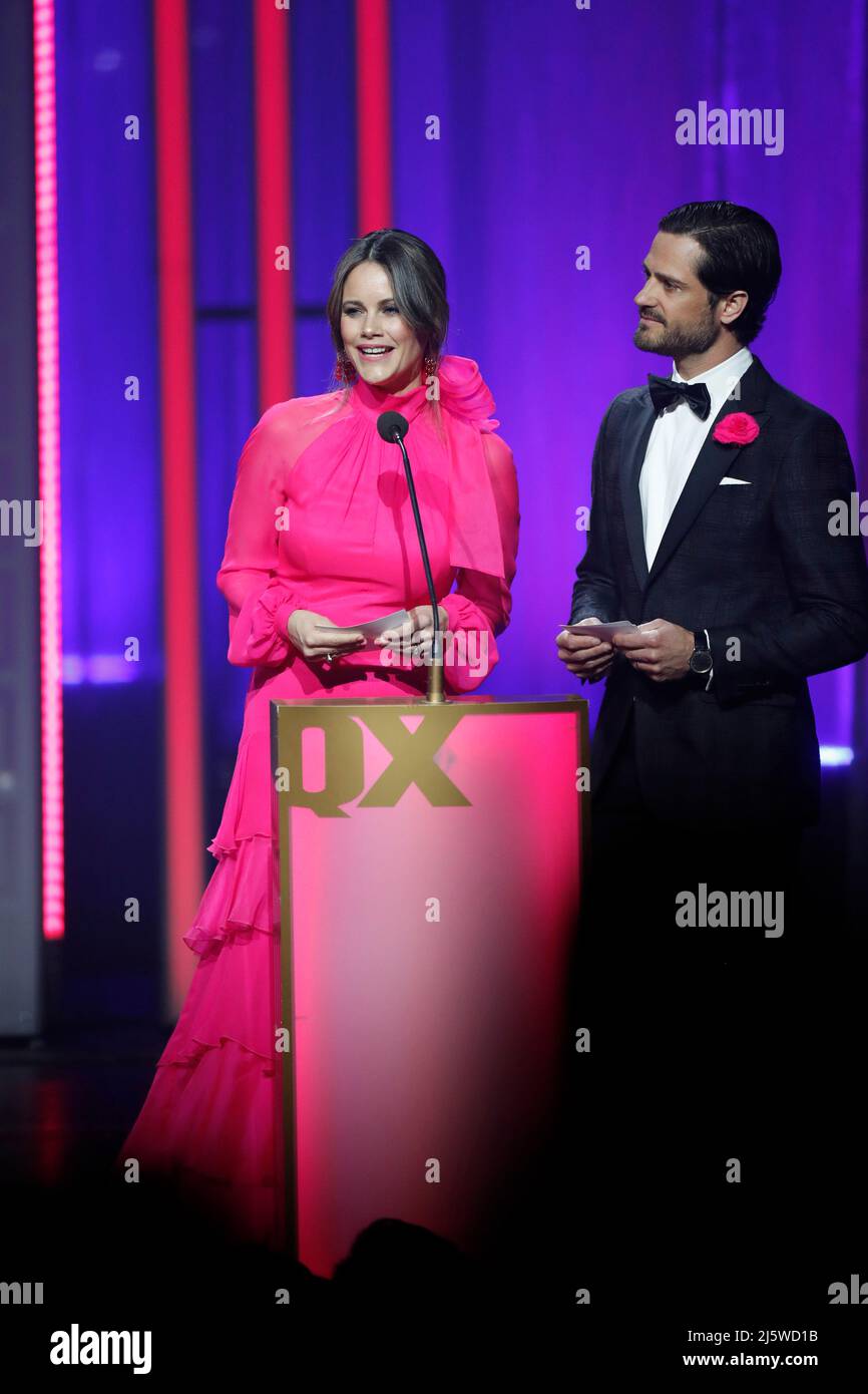 Stockholm (Suède), le 25 avril 2022. La princesse Sofia et le prince Carl Philip décernent un prix lors du gala QX gay à Cirkus à Stockholm, Suède, le 25 avril 2022. Photo: Christine Olsson / TT code 10430 Banque D'Images